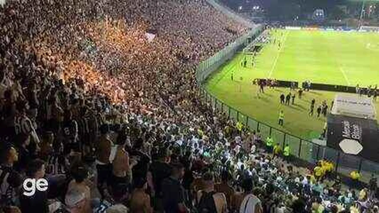Torcida do Santa Cruz vaias na Arena de Pernambuco após derrota para o Amazonas na Série C