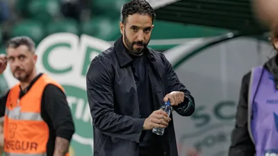 Manchester United prepara lista de 13 dispensas e corta £50 mi da folha