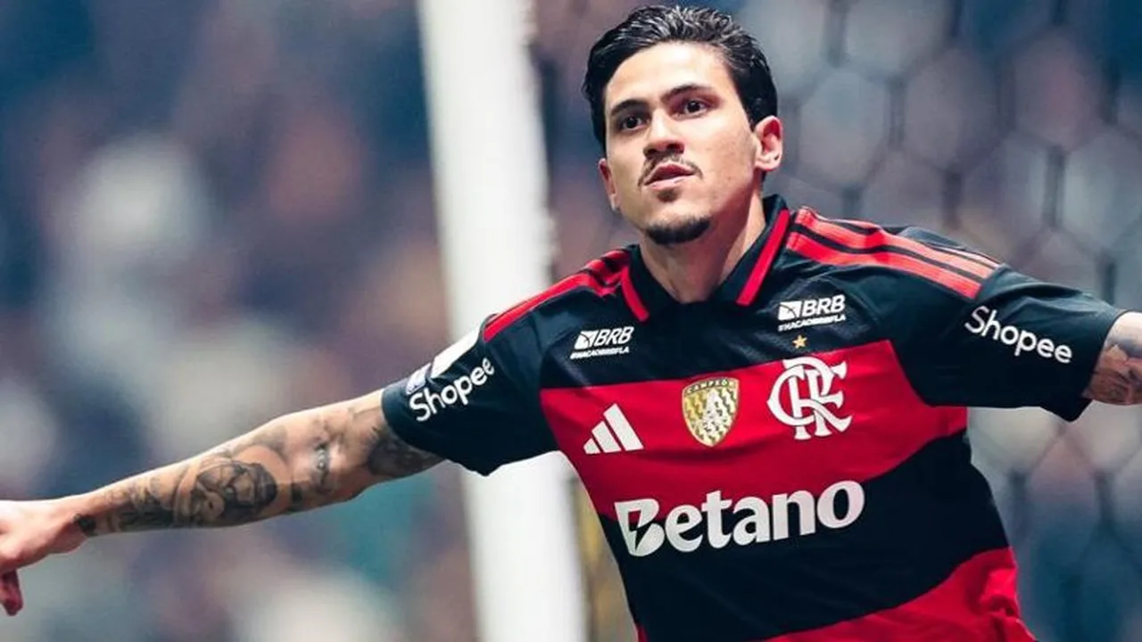 Jogadores do Flamengo comemorando gol na Arena MRV contra o Atlético-MG pelo Brasileirão