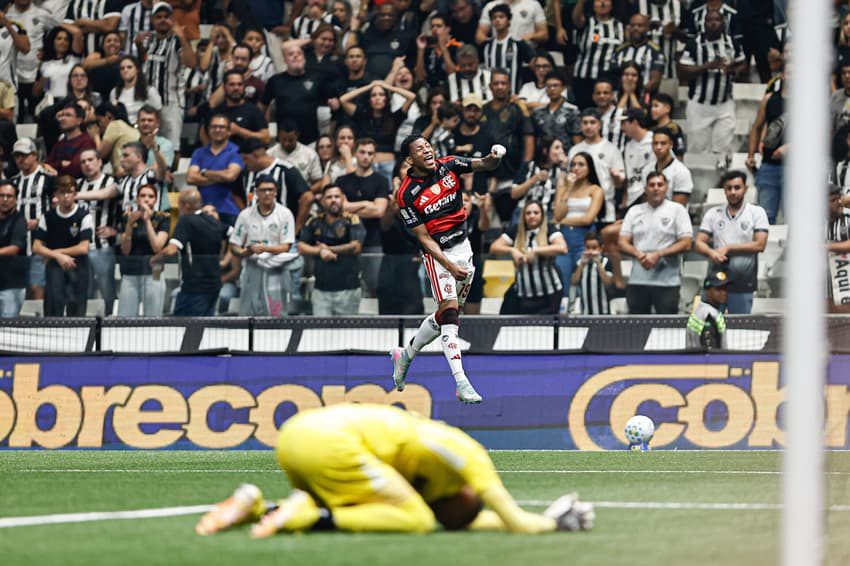 Os gols que fizeram história Flamengo aplica 4 a 0 no Atlético e bate