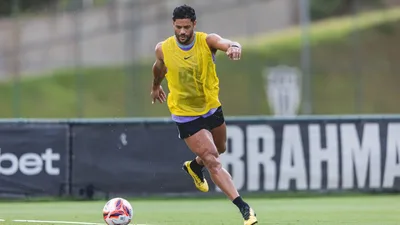 Hulk treina separado no Atlético e Fluminense avança para fechar acordo