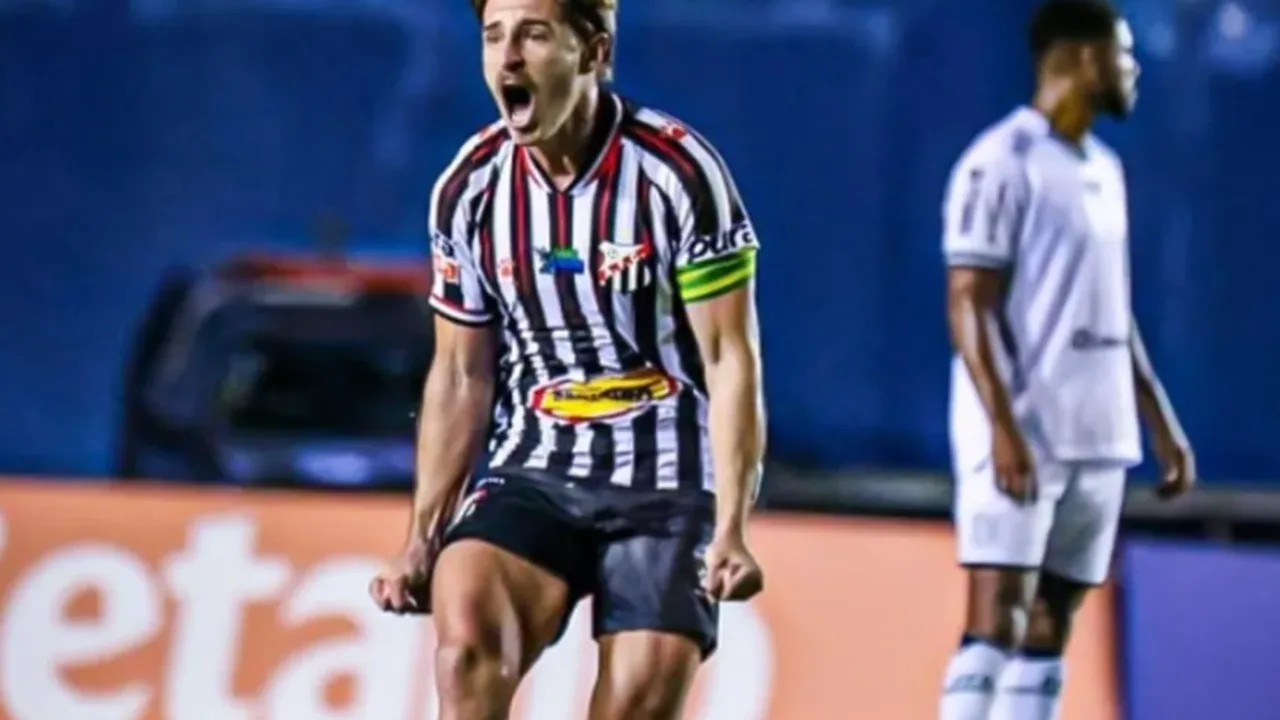 Jogadores do Flamengo celebram gol na Arena MRV contra o Atlético-MG pelo Brasileirão
