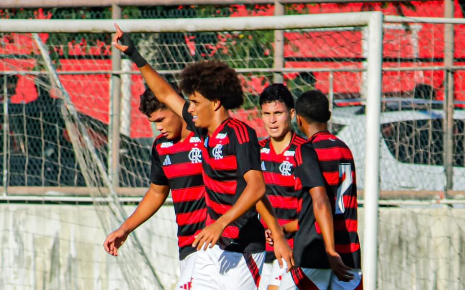 A proposta do Flamengo e os limites da negociação Ryan Roberto pode deixar o Fla