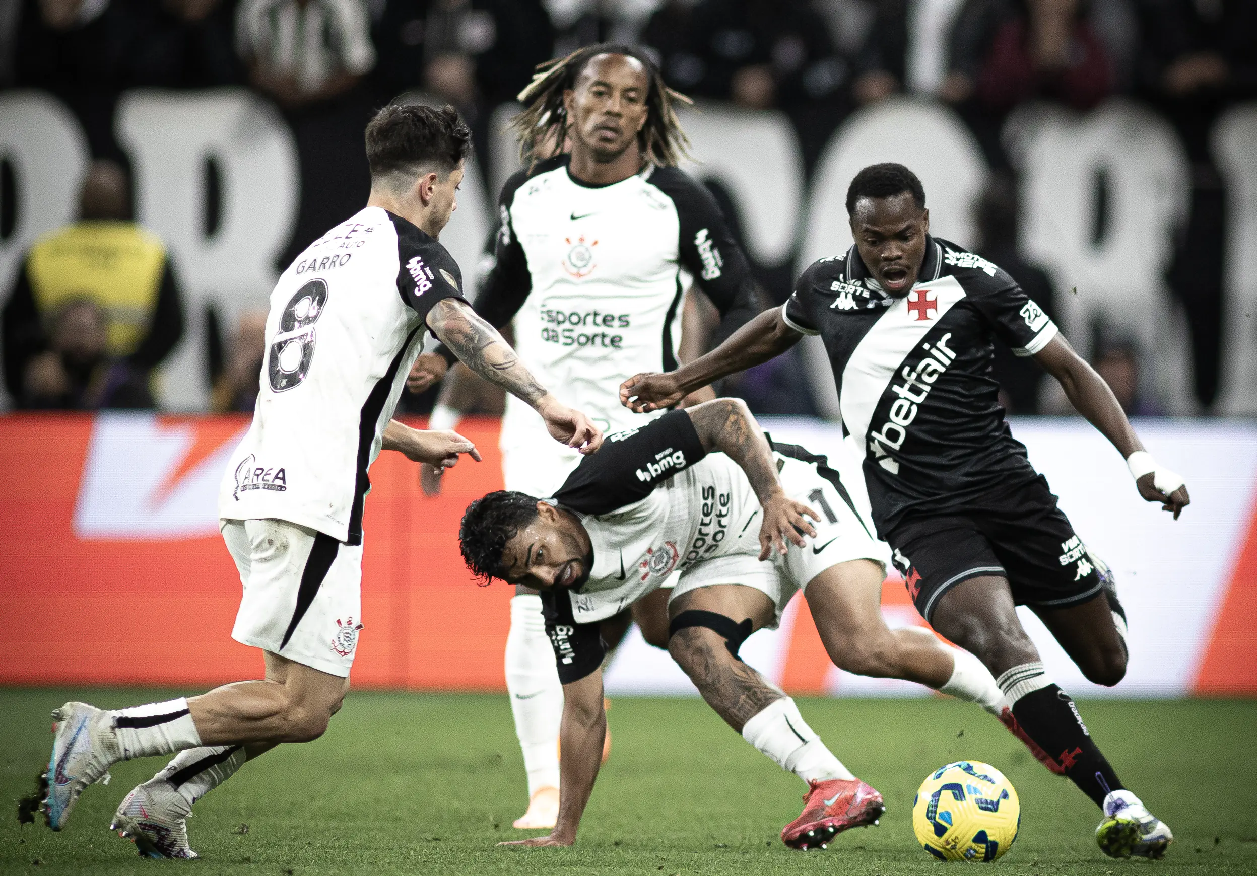 A cláusula que travou o 13º jogo Hulk cortado do Fla-Galo abre caminho pa