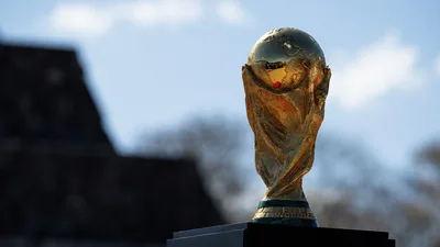 Nova regra da FIFA pune quem cobre a boca — e Vini Jr está no centro disso