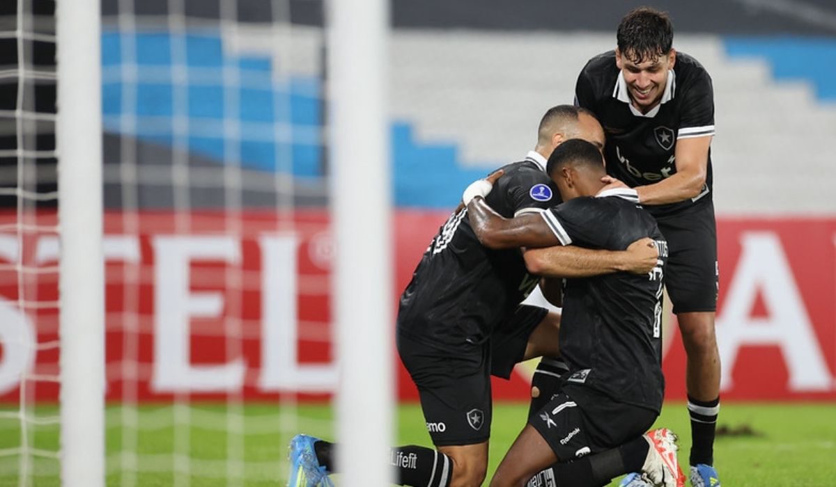 O gol que abriu o caminho Botafogo vence Independiente por 1 a 0 c