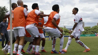 Coronel estreia no gol e São Paulo aposta no mistão para manter liderança