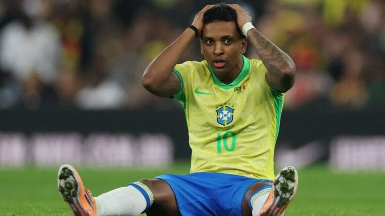 Rodrygo e Éder Militão com a camisa da Seleção Brasileira antes de lesões os tirarem da Copa do Mundo 2026