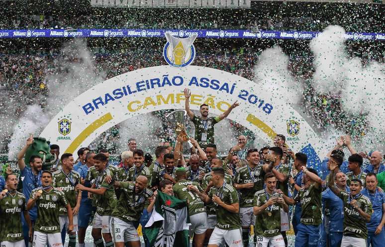 Vitória tem 13 jogadores no limite, e o recado é direto Nova regra da CBF dobra