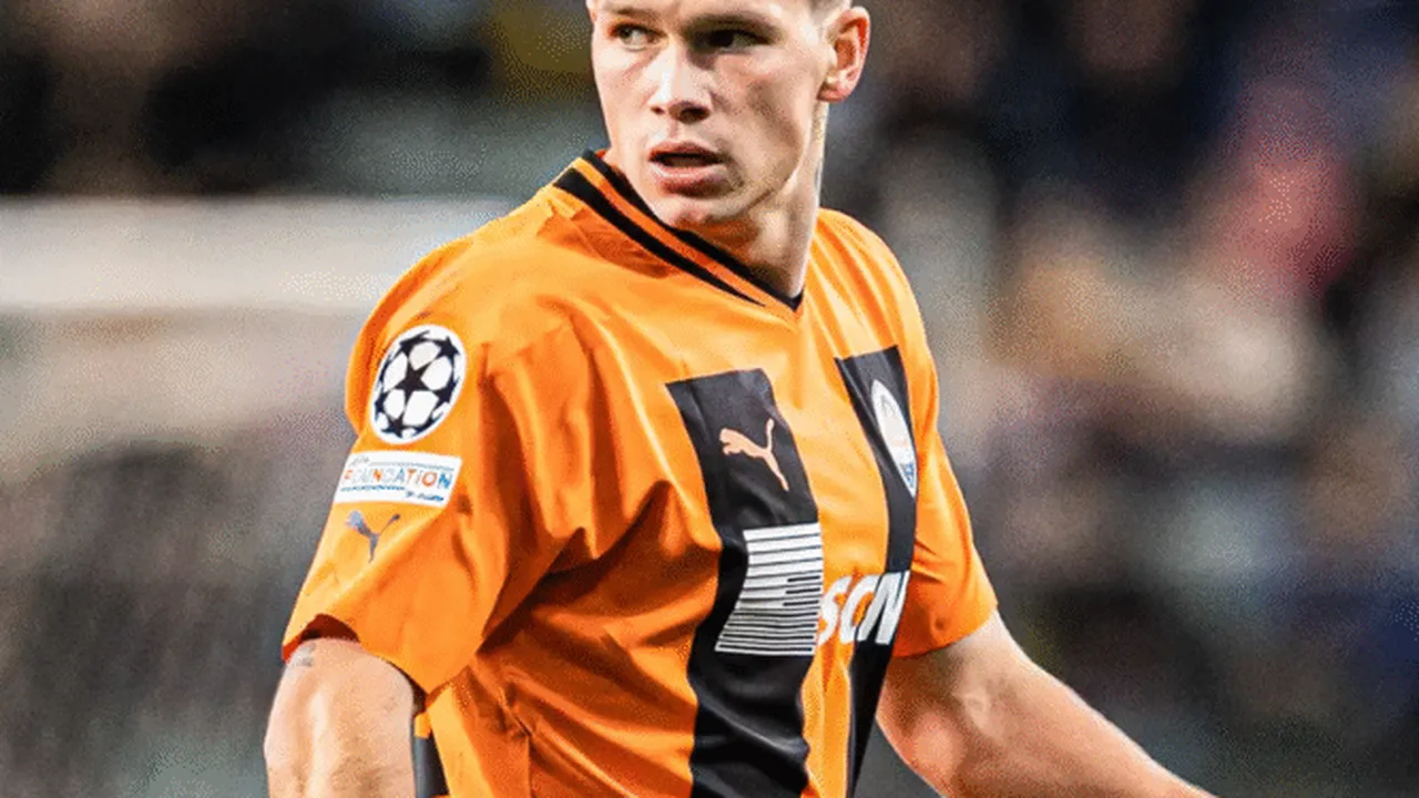 Mykhailo Mudryk com a camisa 10 do Chelsea em partida da Premier League no Stamford Bridge