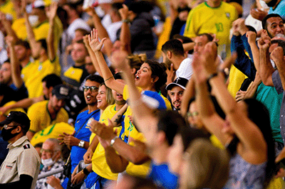 O que aconteceu no Mineirão Torcedor do Boca preso no Mineirão expõe