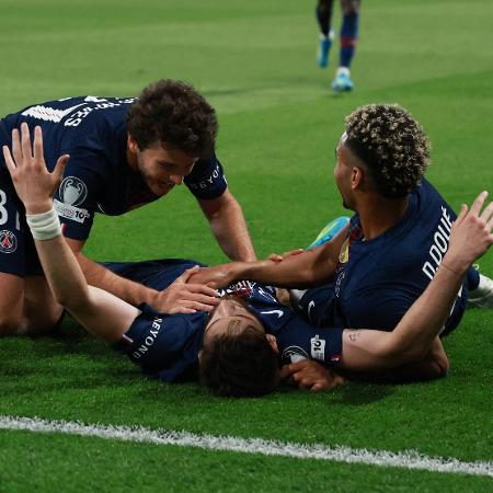 A noite que terminou com uma saída dramática PSG perde Hakimi por lesão e busca