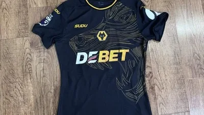 Adam Armstrong e a camisa 9 do Wolverhampton que ainda precisa pesar mais