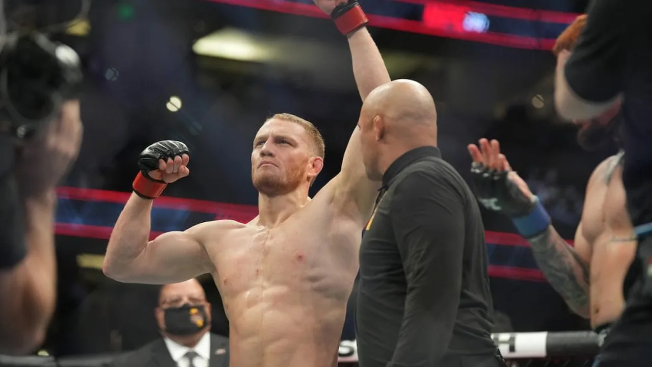 Carlos Prates e Jack Della Maddalena se encaram no octógono do UFC em Perth, Austrália