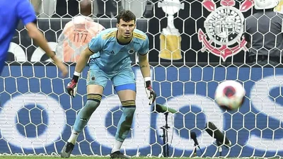 Otávio para o Boca e quebra recorde de 30 anos no gol do Cruzeiro