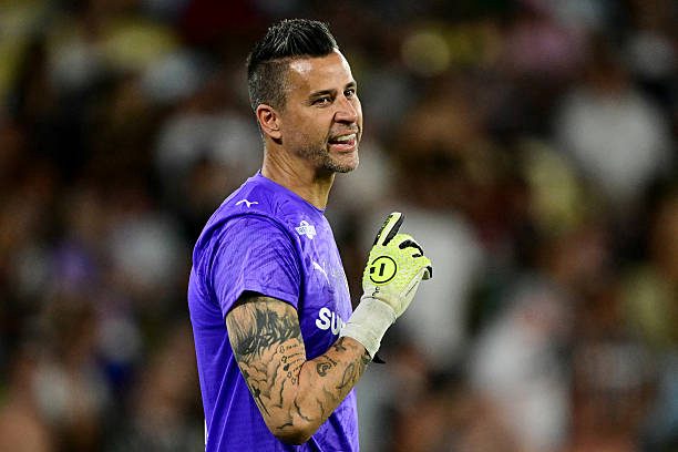 A reunião que pode mudar o rumo do atacante Advogada de Hulk vai ao Rio e aproxi