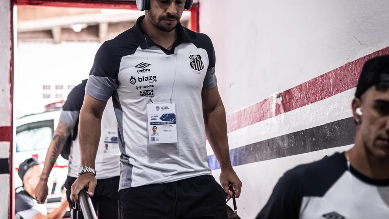 Jogadores do Vasco da Gama em campo com uniforme sem patrocinador máster visível no peito da camisa