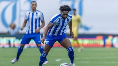 Carlos Vinícius desobedece Castro e afunda o Grêmio na Sul-Americana