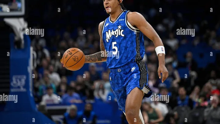 Paolo Banchero, forward número 5 do Orlando Magic, em ação durante partida da NBA