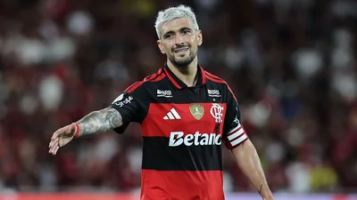 Arrascaeta opera clavícula e corre para chegar à Copa do Mundo