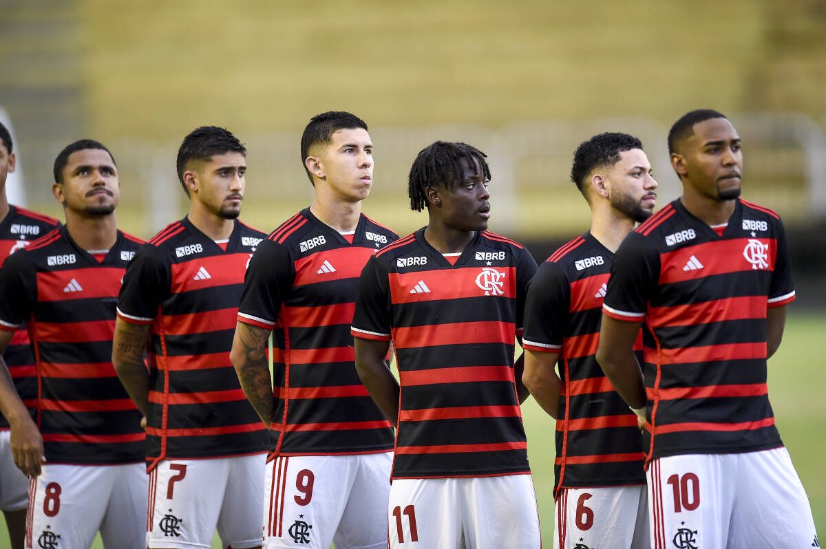 Bruno Henrique, Royal e Carrascal — o estrago se multiplica Flamengo chega ao cl
