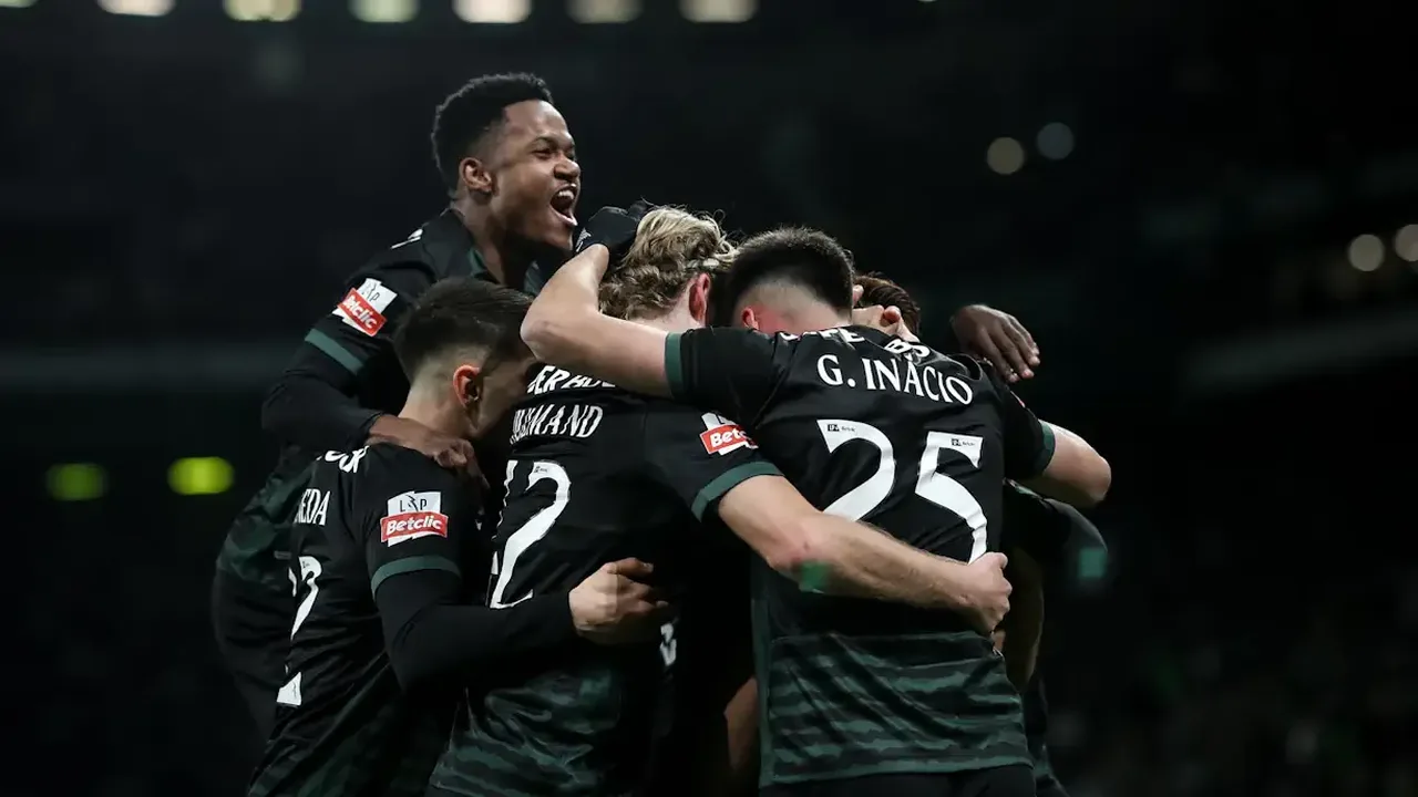 Yáser Asprilla, atacante colombiano de 22 anos do Team Durant, em ação na Champions League