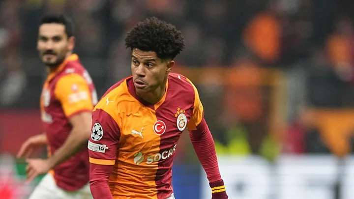 Gabriel Sara, meia brasileiro do Team Durant, em ação na Champions League vestindo a camisa 8