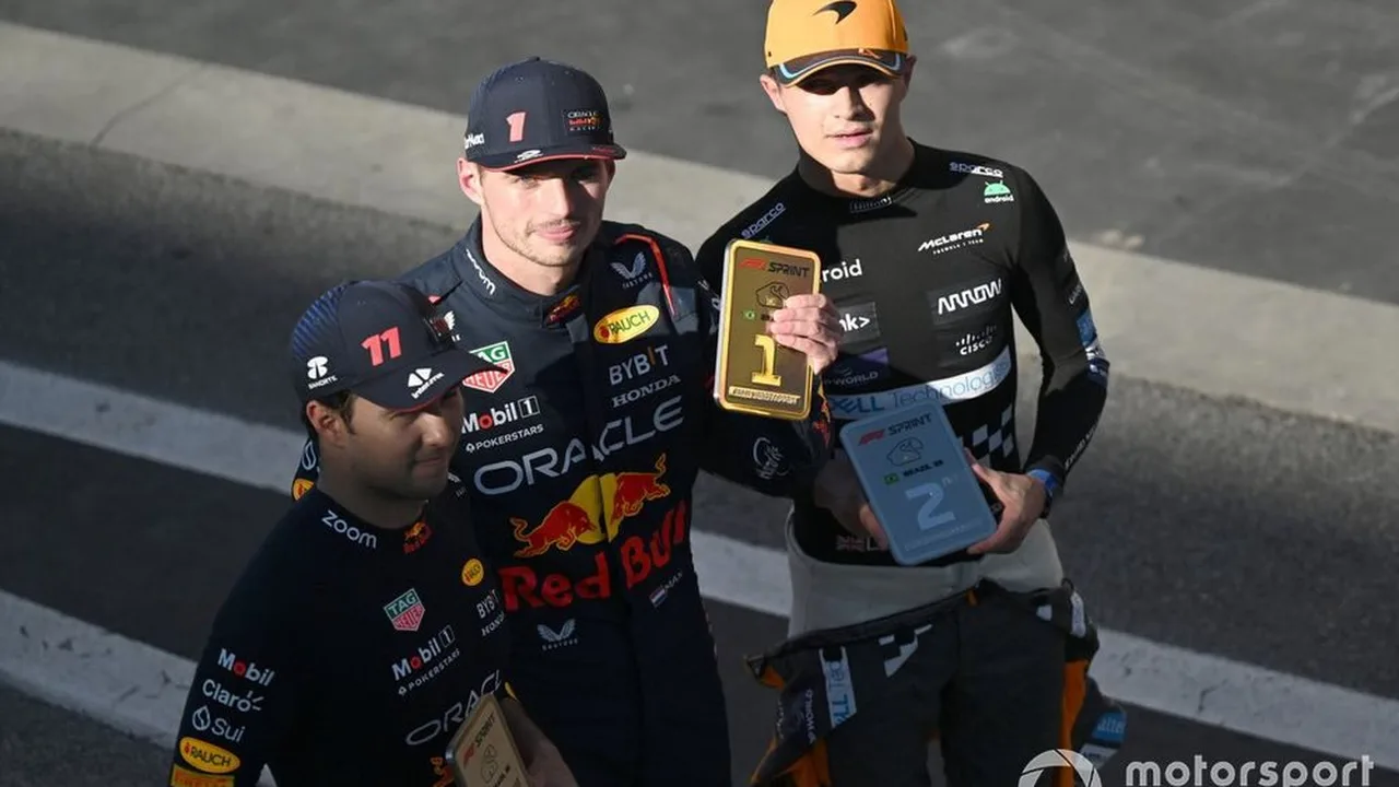 Pilotos da Fórmula 1 reunidos no paddock durante sessão de discussões regulatórias com a FIA