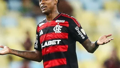 Arbitragem deixa o Flamengo refém em La Plata e ameaça classificação