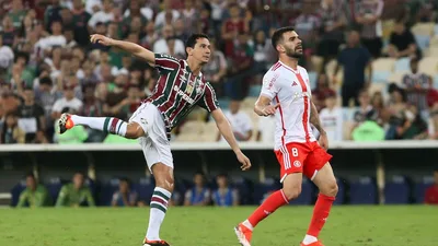 Fábio quebra recorde na Libertadores, mas Fluminense afunda na lanterna