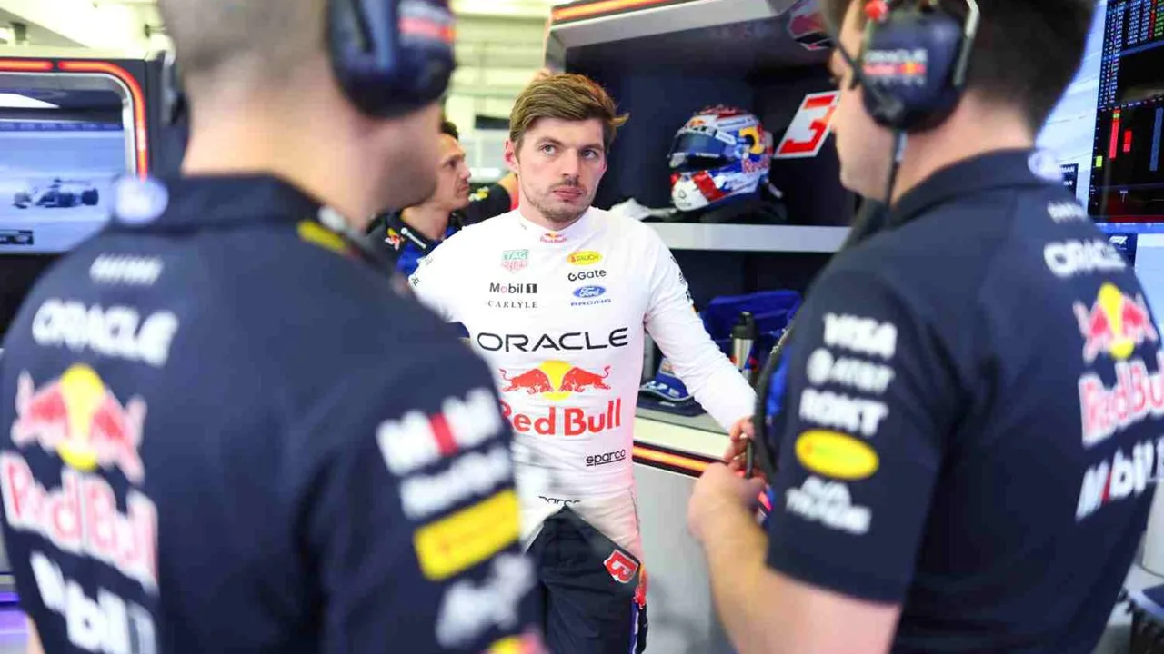 Max Verstappen no cockpit do carro Red Bull durante o GP de Miami, com expressão concentrada