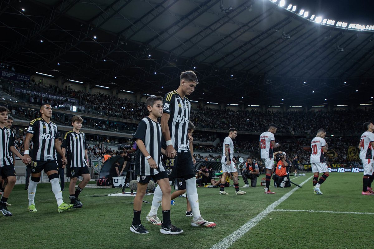 Como a dívida chegou a esse nível Dívida do Atlético-MG chega a R$ 2 bi e