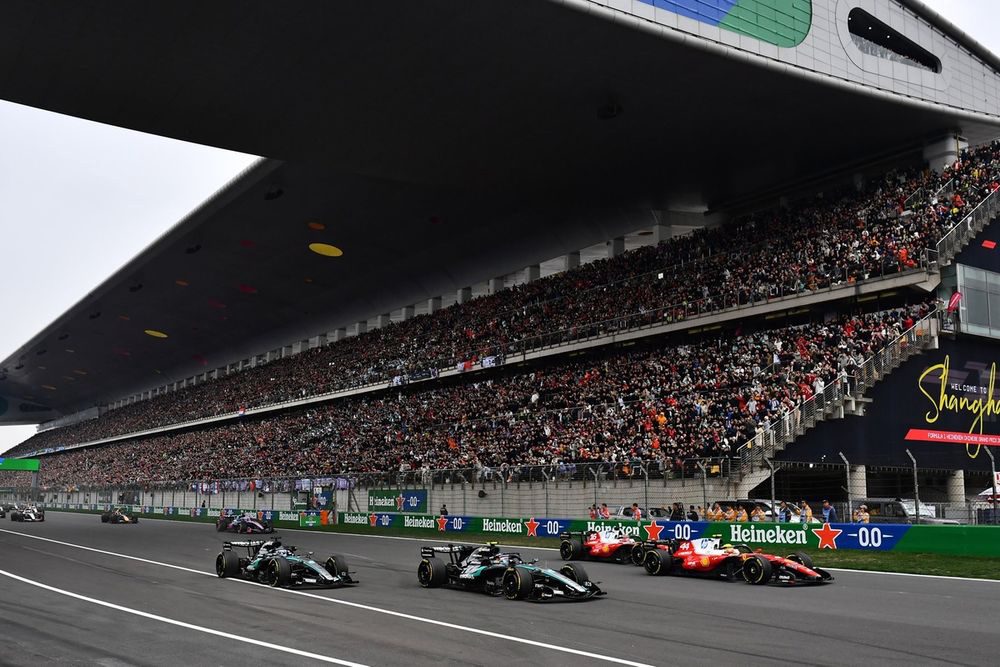 A aritmética cruel das largadas Antonelli lidera a F1 mas perde 18 posiç