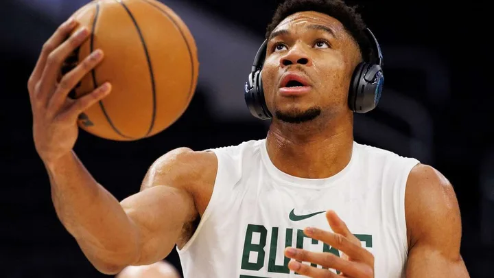 Alexandros Antetokounmpo, forward número 29 dos Milwaukee Bucks, em ação na NBA