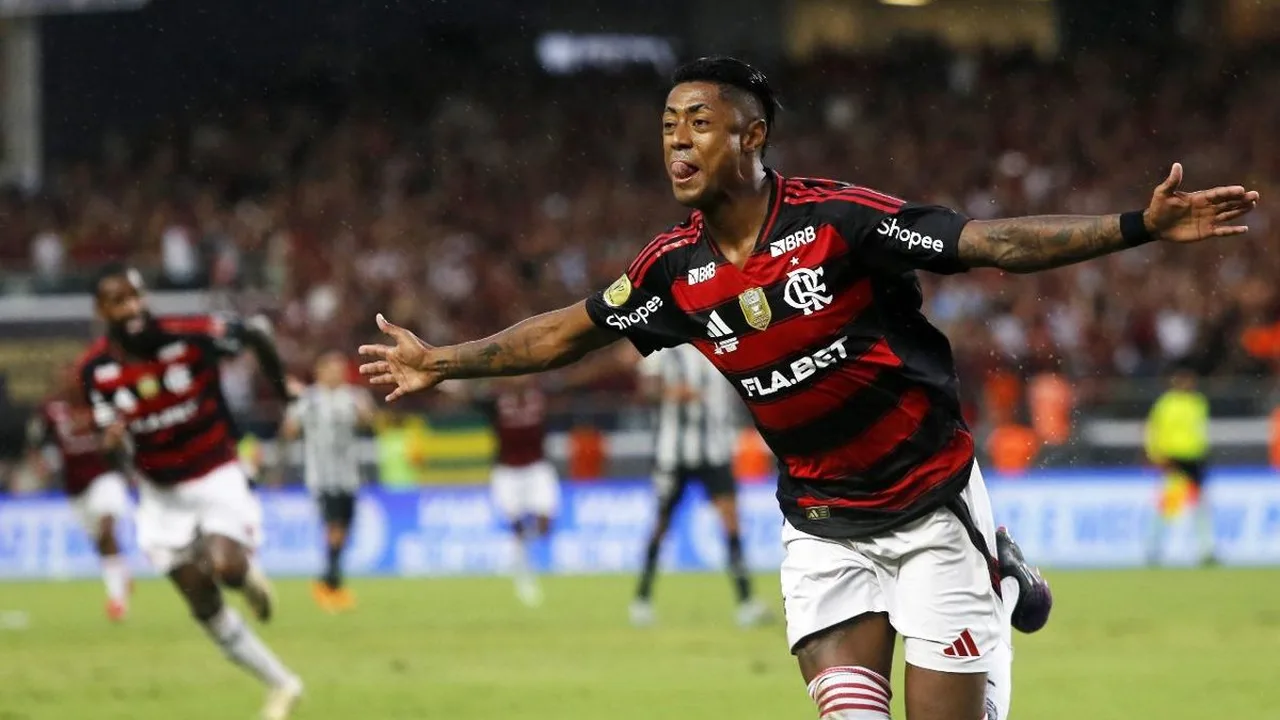 Leonardo Jardim orienta jogadores do Flamengo durante treino no Ninho do Urubu