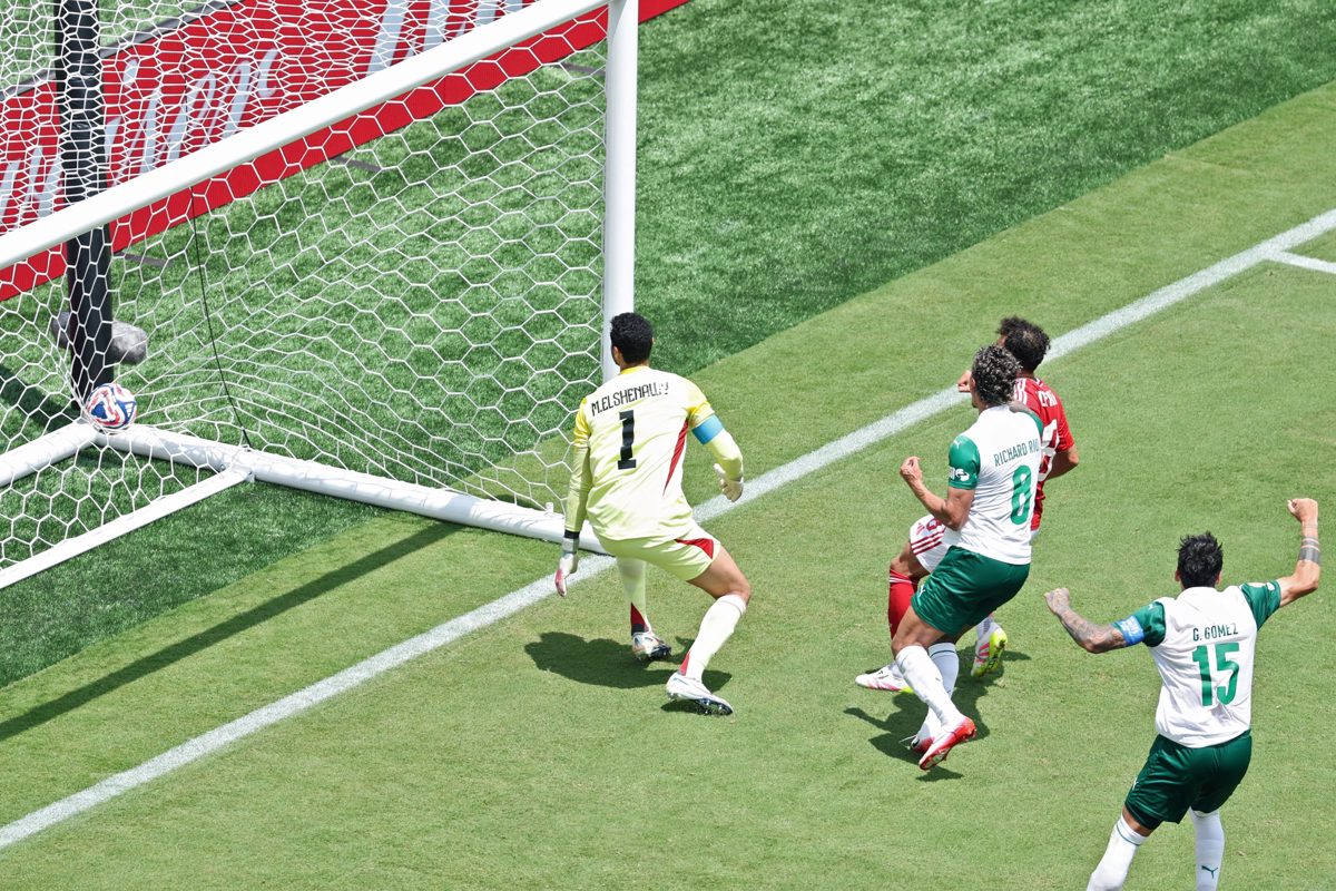 A liderança palmeirense não é obra do acaso Palmeiras recebe Santos precisando d