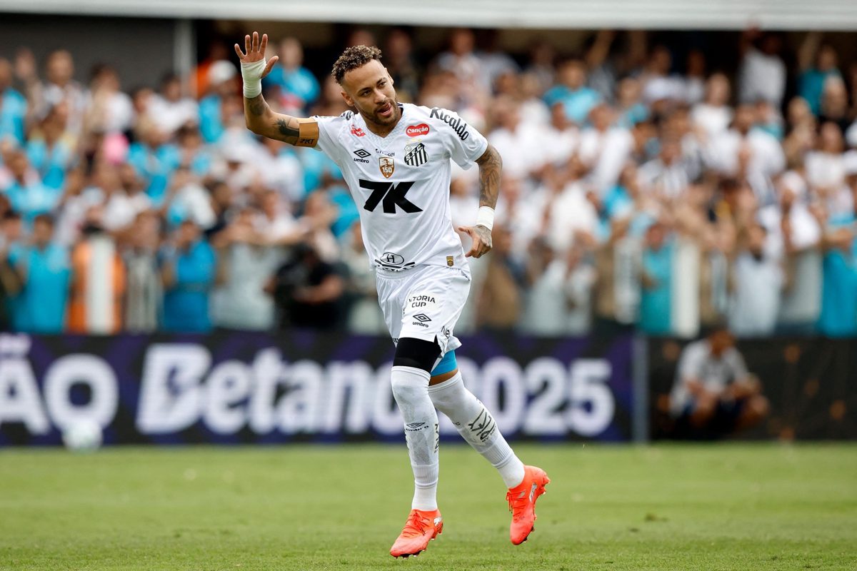 Gabigol desmente e entra na lista Santos poupa Neymar no sintético e vai a