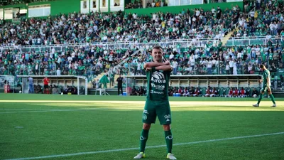 Por que W. Clar virou peça-chave da Chapecoense na Série B