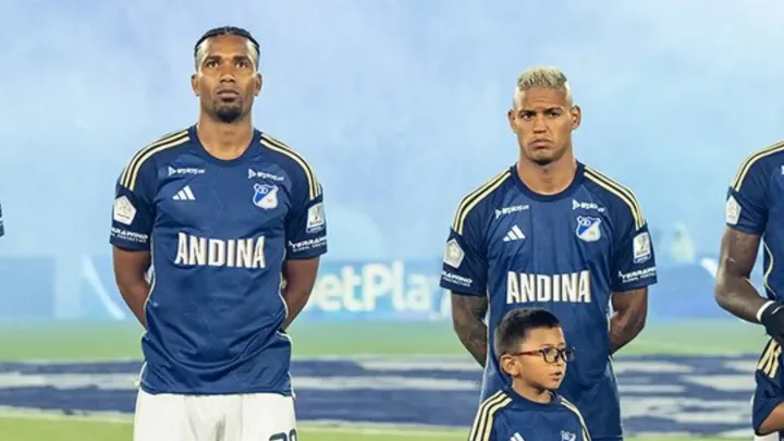Danovis Banguero, zagueiro colombiano do Millonarios, em ação durante partida da Copa Sudamericana