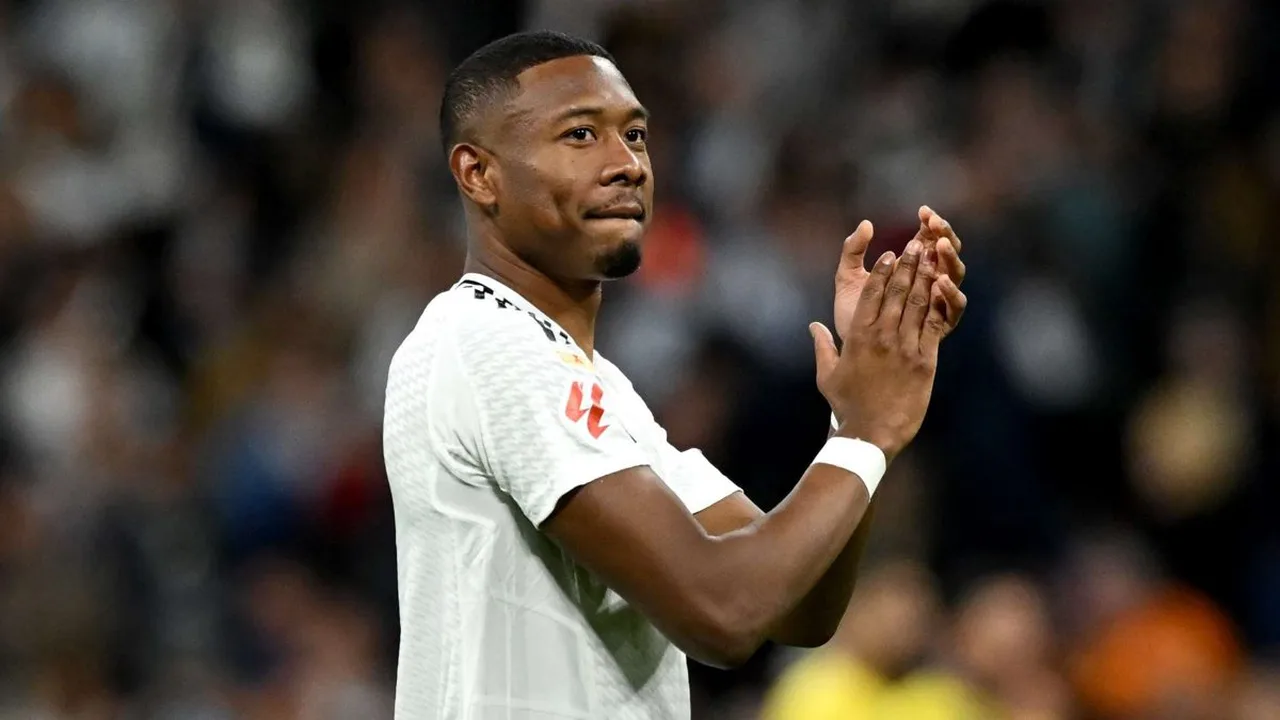 David Alaba, zagueiro de camisa 4 do Real Madrid, em ação durante partida da Champions League