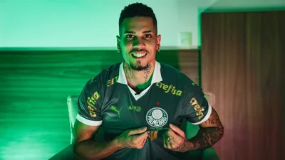 Paulinho volta após 300 dias e entra na lista para o clássico contra o Santos