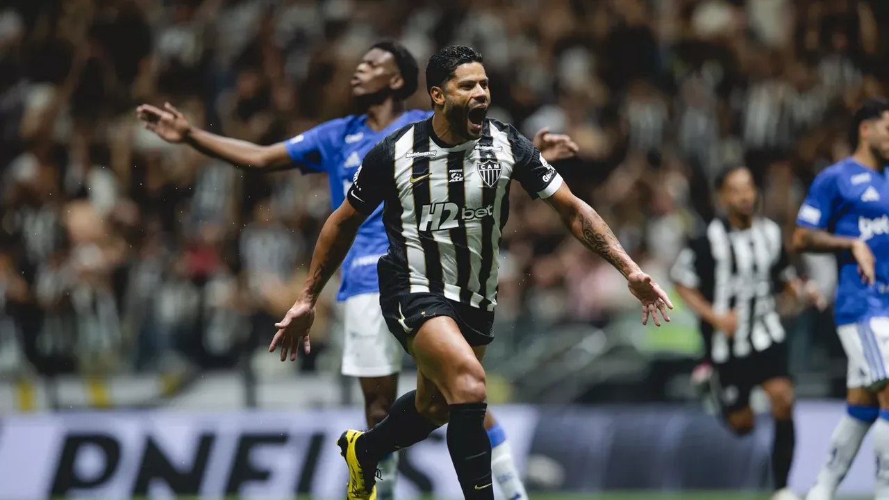 Hulk em campo com a camisa do Atlético-MG, em despedida emocionante após 140 gols pelo clube mineiro