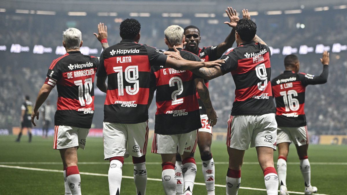 O peso de Arrascaeta nos números do Flamengo em 2026 Cirurgia na clavícula afast