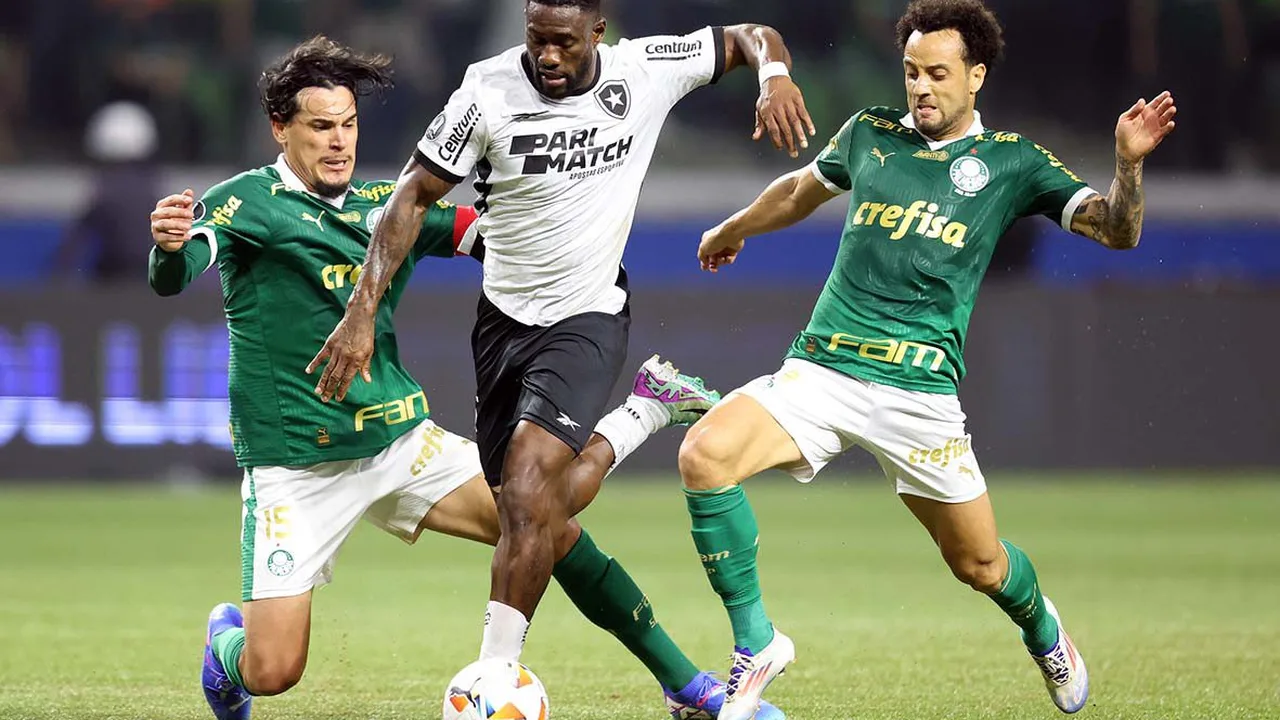Jogadores de Palmeiras e Santos disputam bola no Allianz Parque pelo Brasileirão 2026