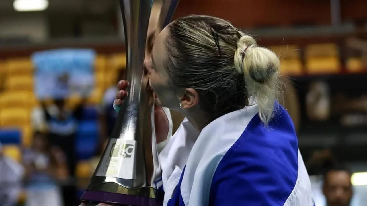 Pri Daroit com a camisa do Minas Tênis Clube em quadra durante a Superliga Feminina 2026