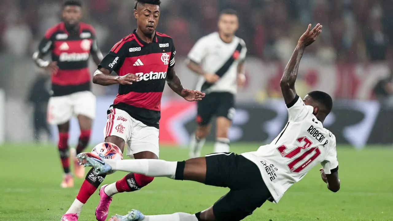 Gabigol com a camisa do Santos aquecendo antes de clássico contra o Palmeiras no Allianz Parque