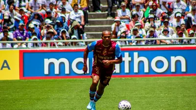 Toño Espinoza e a arte silenciosa de segurar a linha no Macará