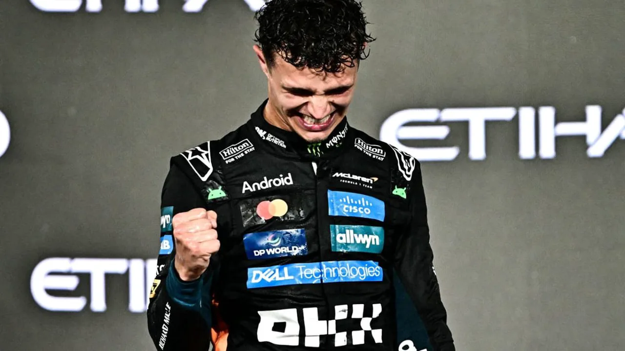 Max Verstappen e Lewis Hamilton disputam posição lado a lado na sprint do GP de Miami 2026