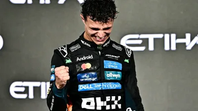 Verstappen devolve posição, reclama dos freios e Hamilton sorri sem vencer