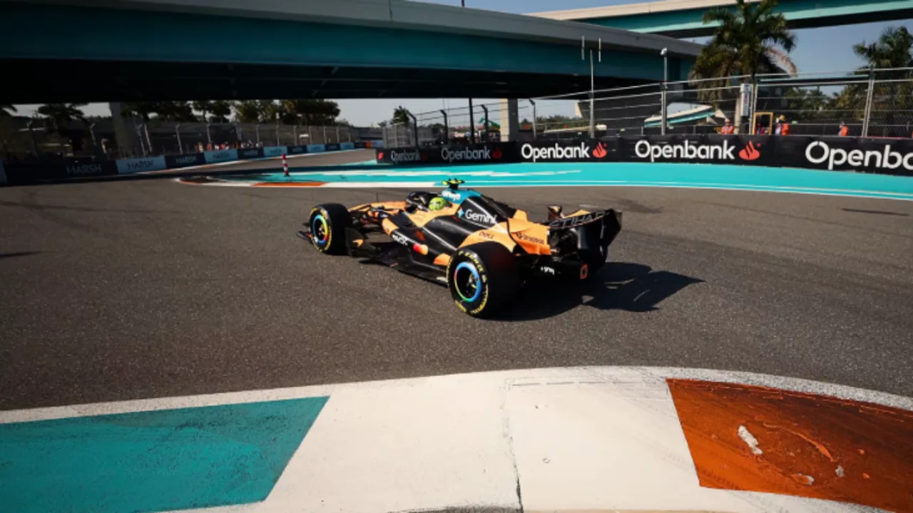 Pit lane do GP de Miami com céu nublado e equipes em alerta para possível chuva na corrida de Fórmula 1